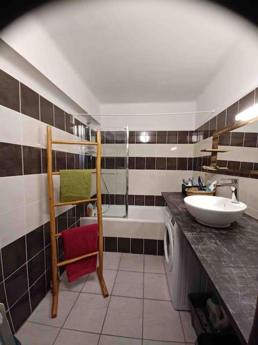 Grand T2 Esprit Loft Coeur De Ville Sète Exterior foto
